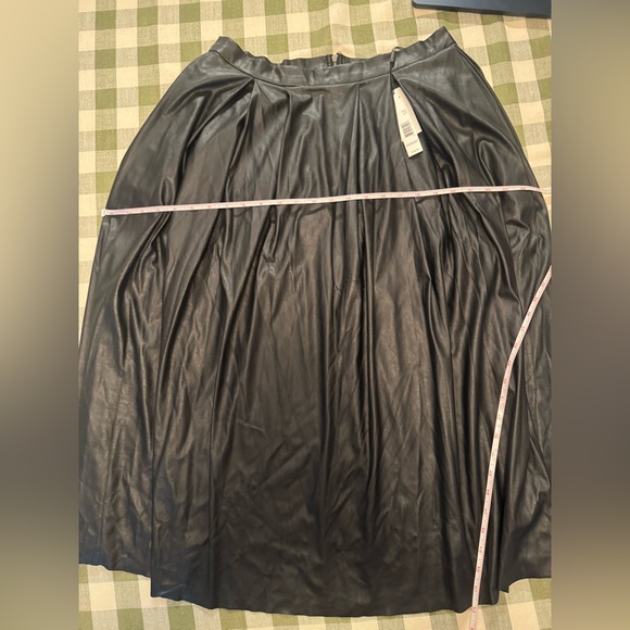 T Tahari Faux Leather Black A-Line Skirt - Picture 8 of 8